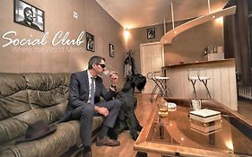 Vintage Private Rooms In The Heart Of The Downtown